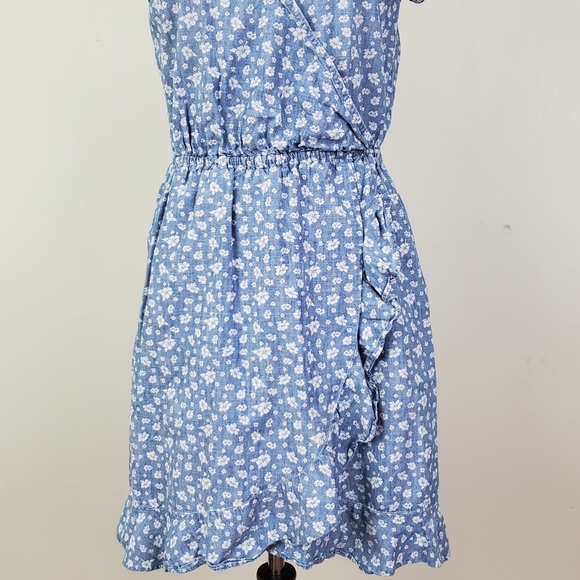 J. Crew Mercantile Floral Chambray Wrap Dress - Picture 4 of 15